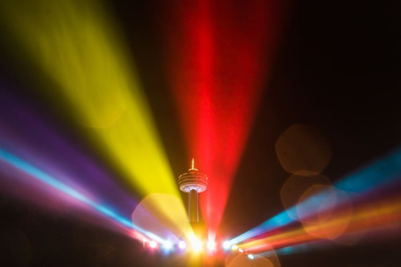 Tour Noturno de Iluminação das Cataratas do Niágara c/ Show de Luz da Usina de Energia - Acomodações em Cataratas do Niágara