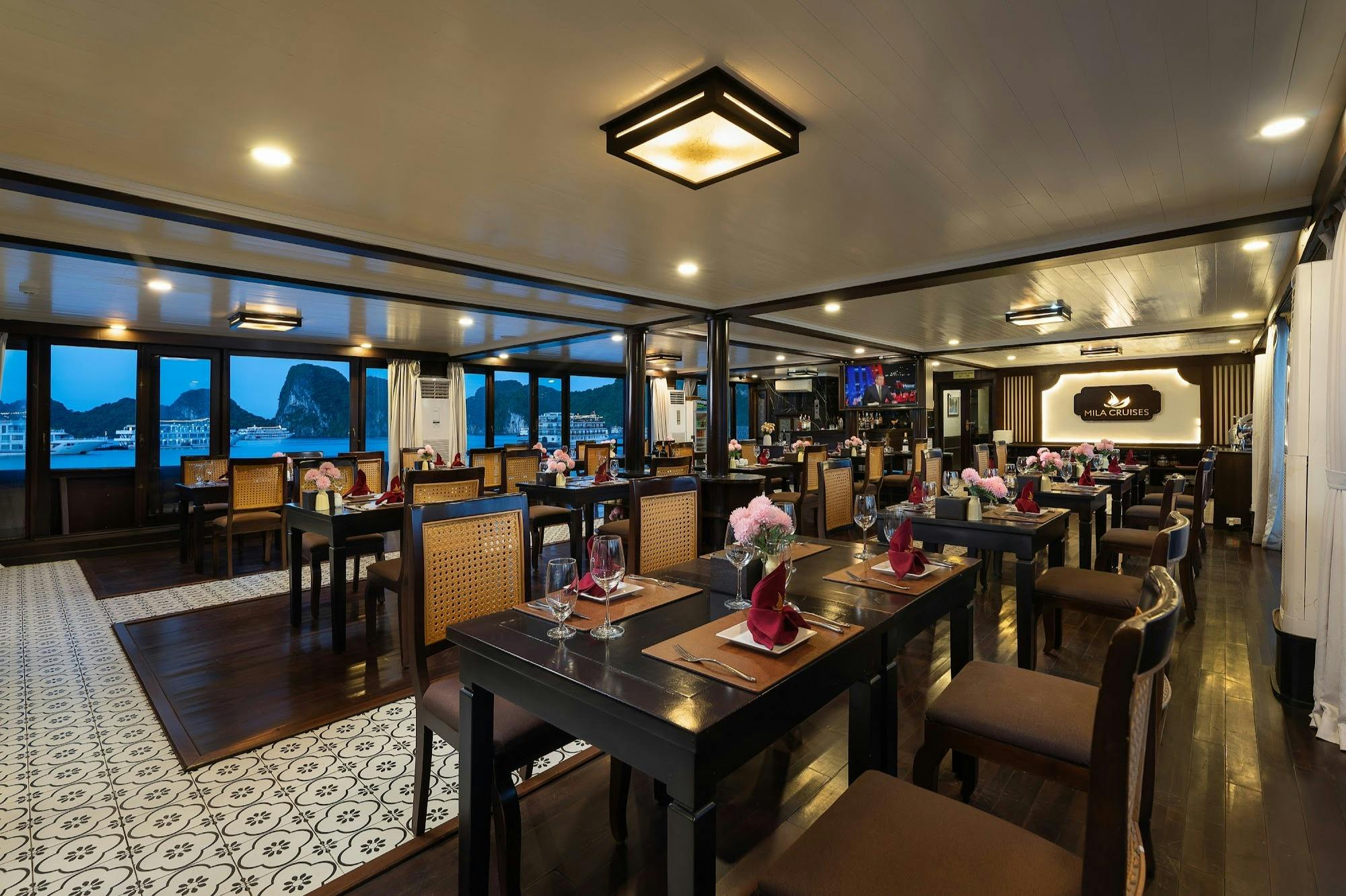Baia di Ha Long: 2D1N Crociera Mila + Sung Sot e Ti Top + Pasti + Trasferimento opzionale — 6