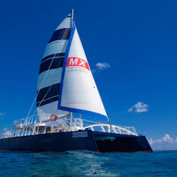 Isla Mujeres: Catamaran with Snorkeling, Food + Drinks