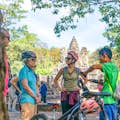 Εξερευνήστε τη συναρπαστική ομορφιά του ναού Bayon, της ταράτσας των ελεφάντων και του ναού Baphoun στο συγκρότημα Angkor Thom.