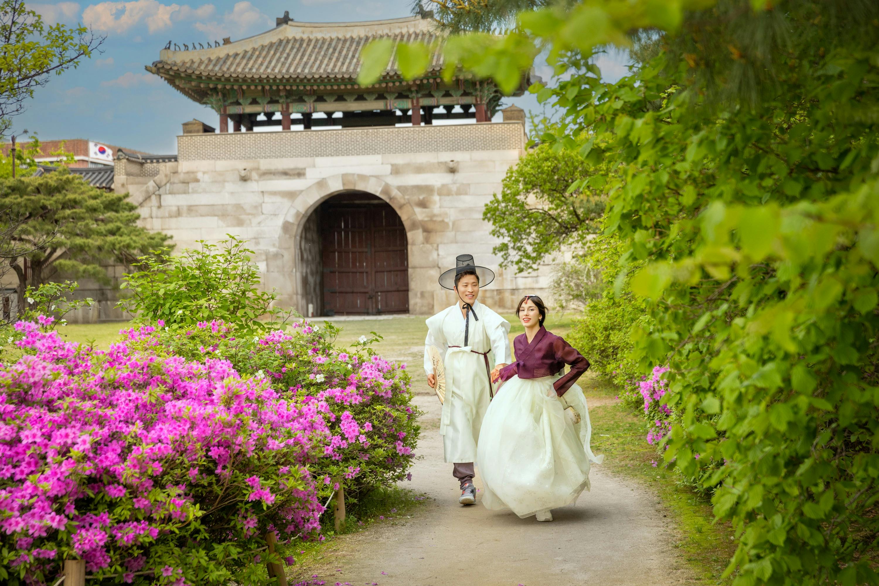Daehan Hanbok: Gyeongbokgung Hanbok Rental & Photoshoot Experience - Photo 13