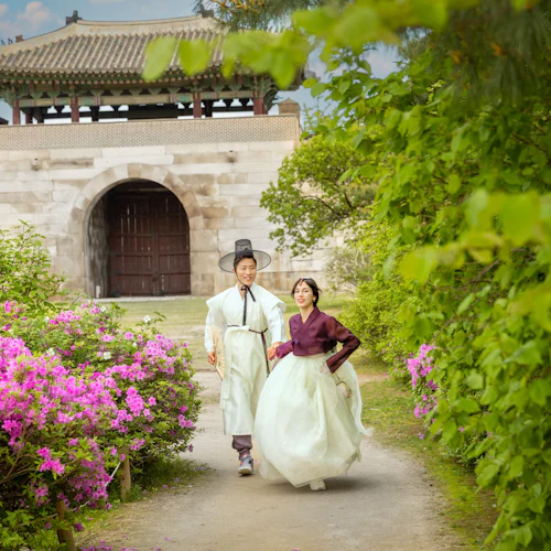 Daehan Hanbok: Gyeongbokgung Hanbok Rental & Photoshoot Experience - Photo 13