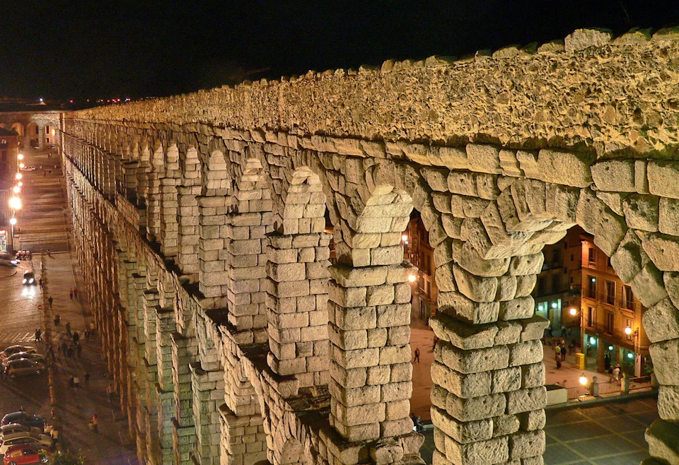 The Aqueduct by night