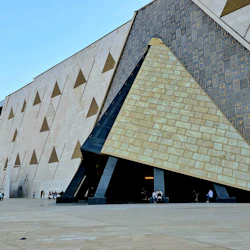 Giza Pyramids, Sphinx & Grand Egyptian Museum: Guided Tour + Transport + Lunch
