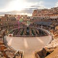 Vue de l'intérieur du Colisée avec l'arène des gladiateurs.
