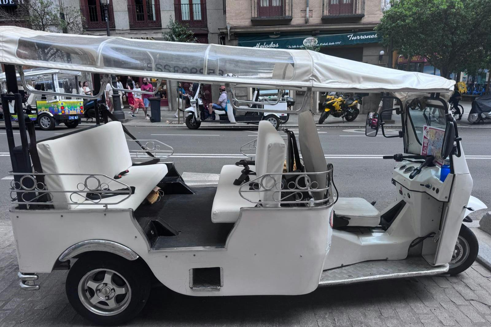 Tuk Tuk 6 places