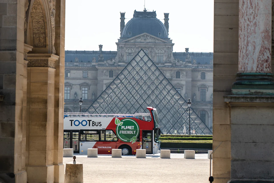 Bus hop-on-hop-off