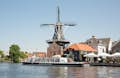 Moinho de vento com o Smidtje Canal Cruises Haarlem