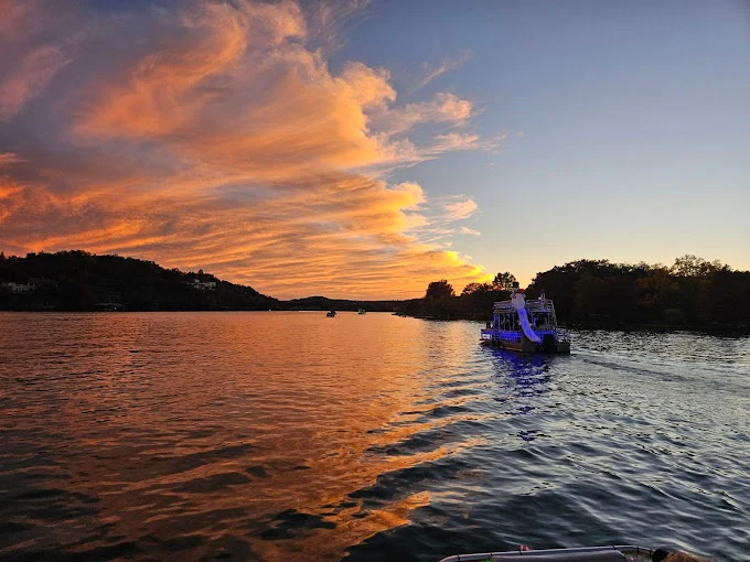 Lake Austin: Scenic Boat Cruise