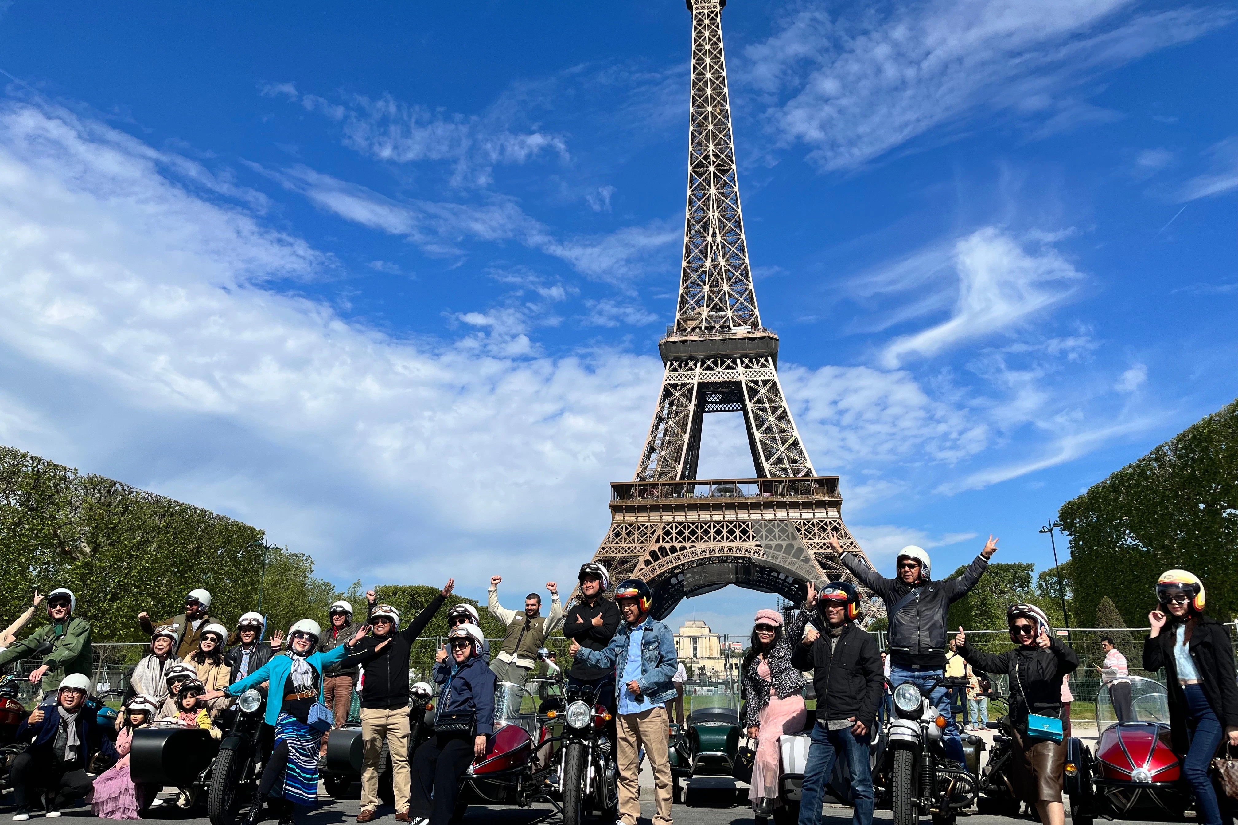 Paris: Guided Sidecar Monuments Tour