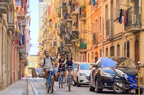 Barcelona: Group Bike Tour from Gaudi Houses to Barceloneta