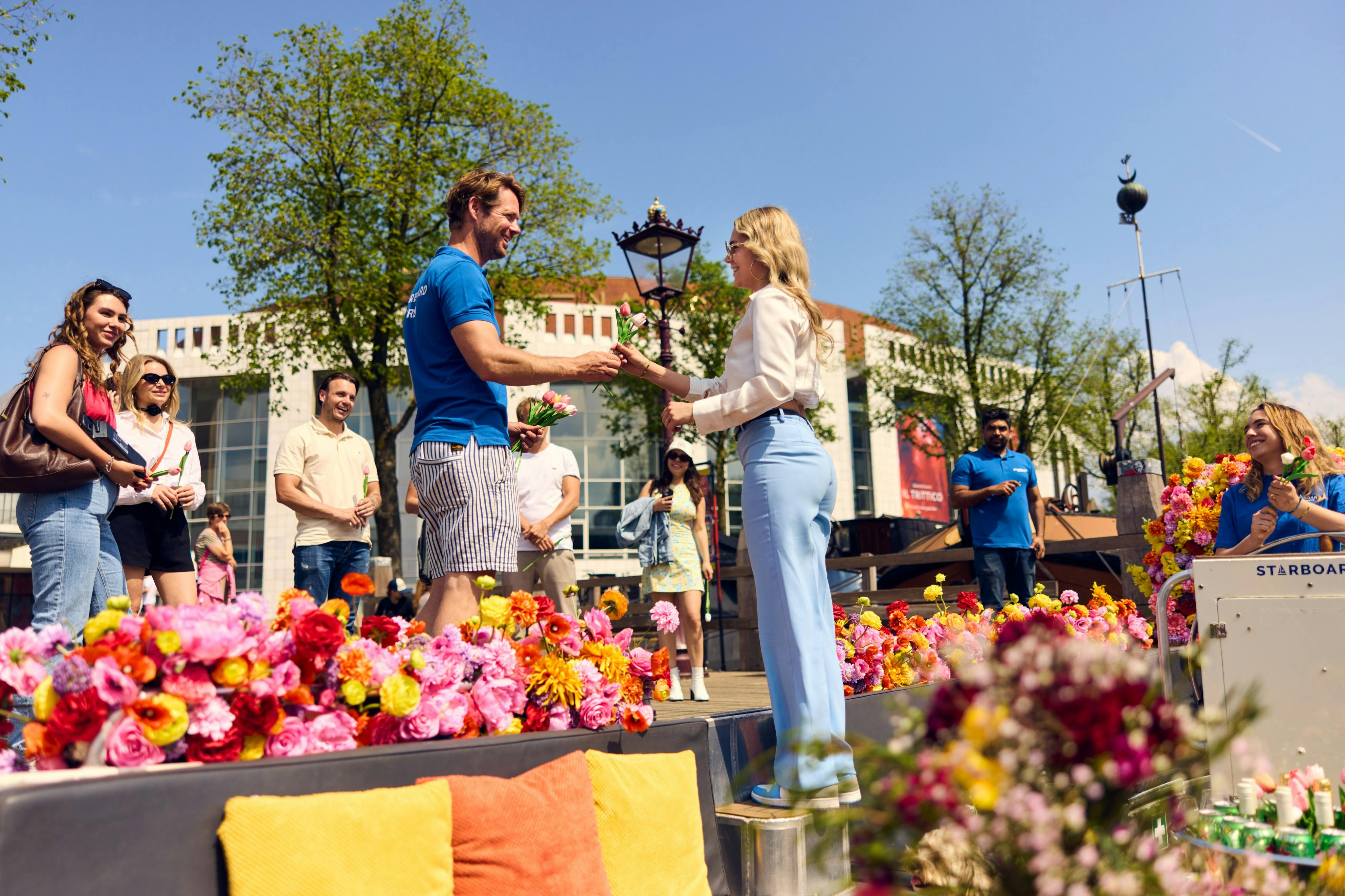 플라워 보트 타고 즐기는 운하 크루즈