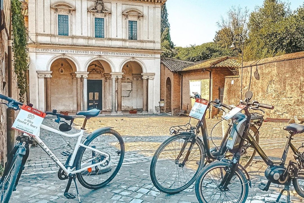 Recorrido en e-Bike de 5 horas con San Calixto o las Catacumbas de San Sebastián - Alojamientos en Roma