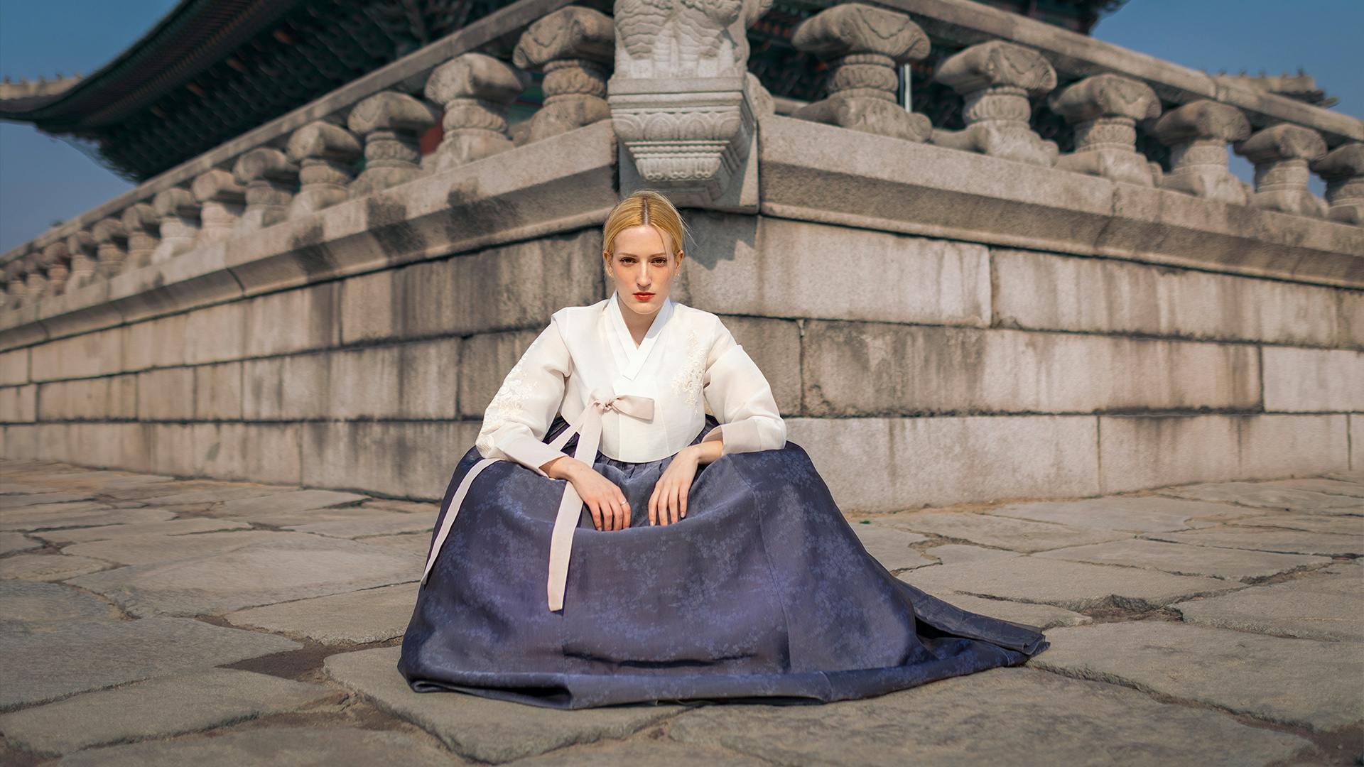 Daehan Hanbok: Gyeongbokgung Hanbok Rental & Photoshoot Experience - Photo 17