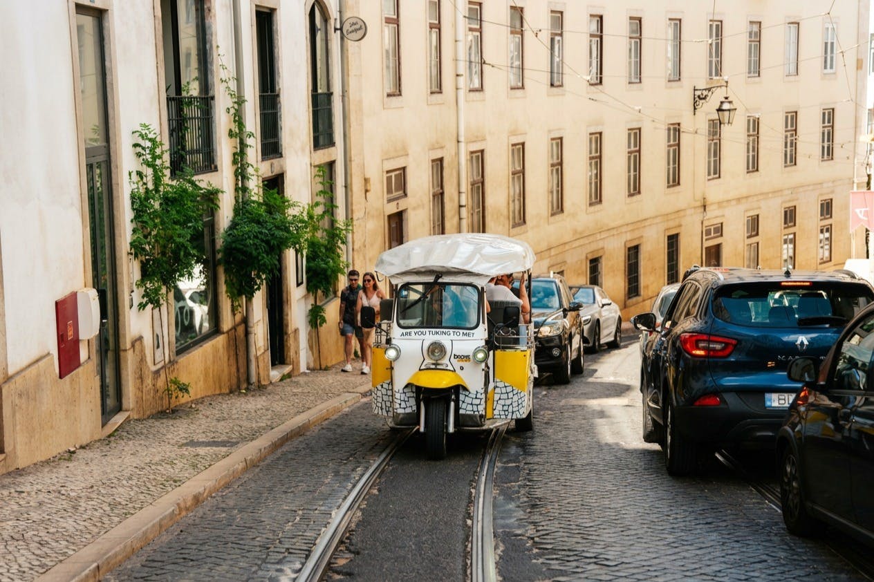 Passeio particular de Tuk Tuk de meio dia em Lisboa - Photo 7