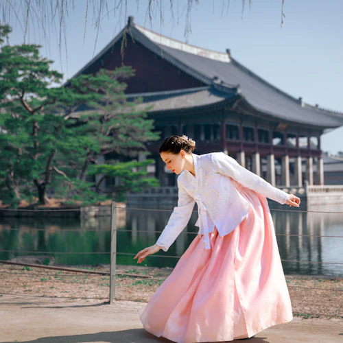 Daehan Hanbok: Gyeongbokgung Hanbok Rental & Photoshoot Experience - Photo 7