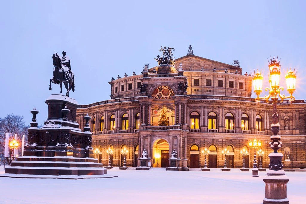 Semperoper: Visita guiada em família ao espetáculo «O Quebra-Nozes», em alemão