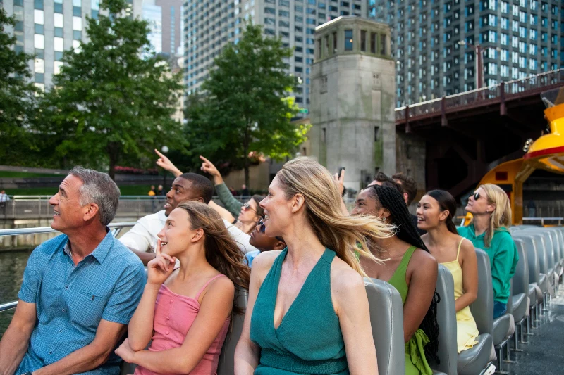 Lake Michigan & Chicago River: 75 Minute Speedboat Cruise