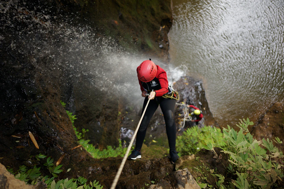 Rappelling above 15 meters