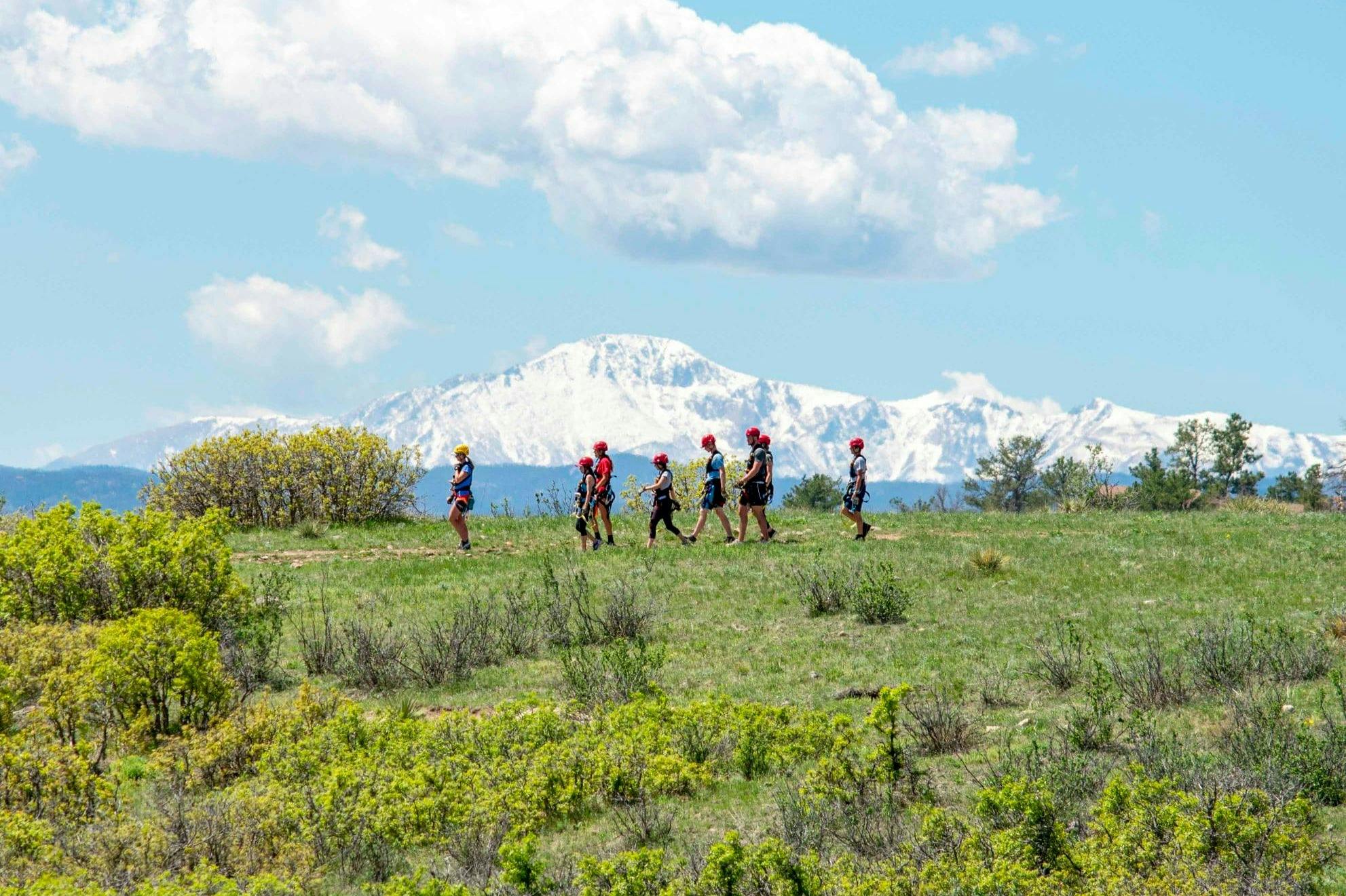 边缘高空滑索和探险