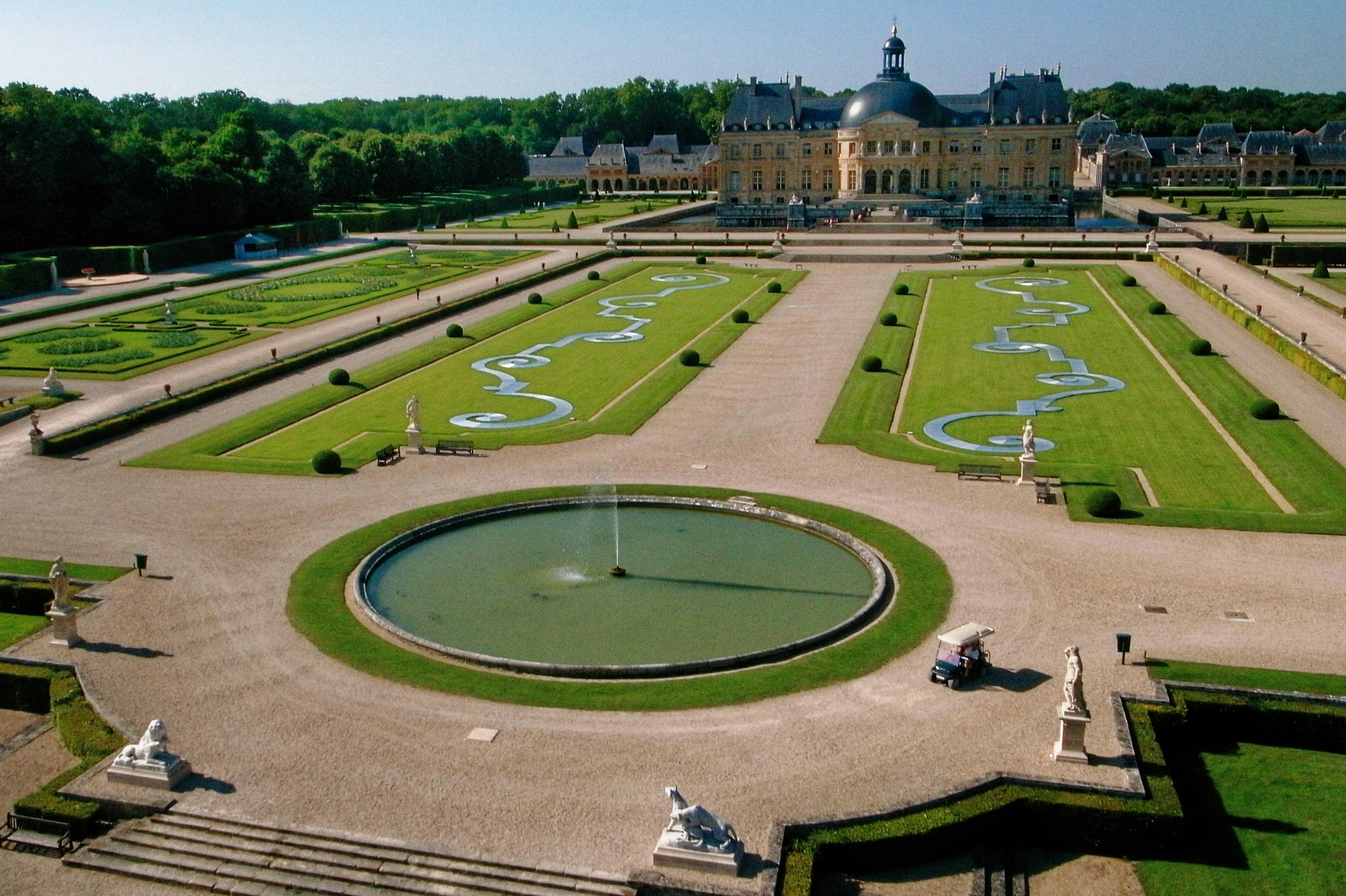 Château de Vaux-le-Vicomte: Entry Ticket + Roundtrip Transfer from Melun 2