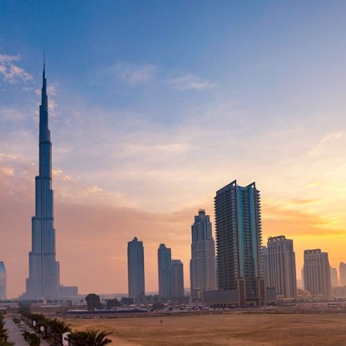 Burj Khalifa: Planta 124 al amanecer + regalo matutino