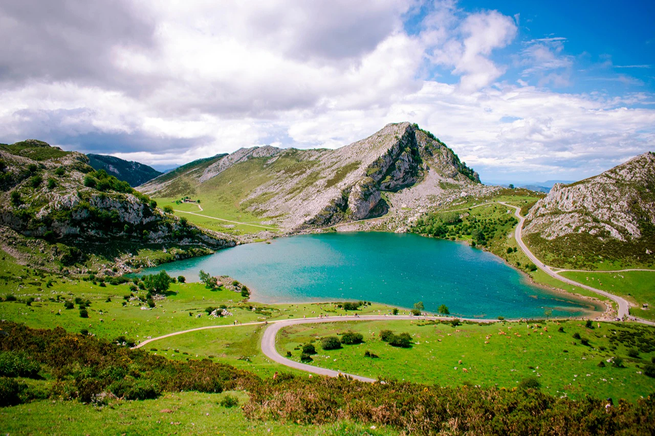 Lagos de Covadonga, Cangas de Onís e Lastres: Visita guiada a partir de Gijón