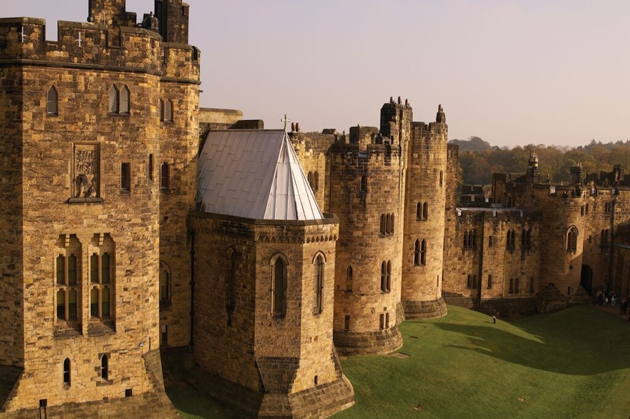 Alnwick Castle and Scottish Borders Tour including Castle Admission - Accommodations in Edinburgh