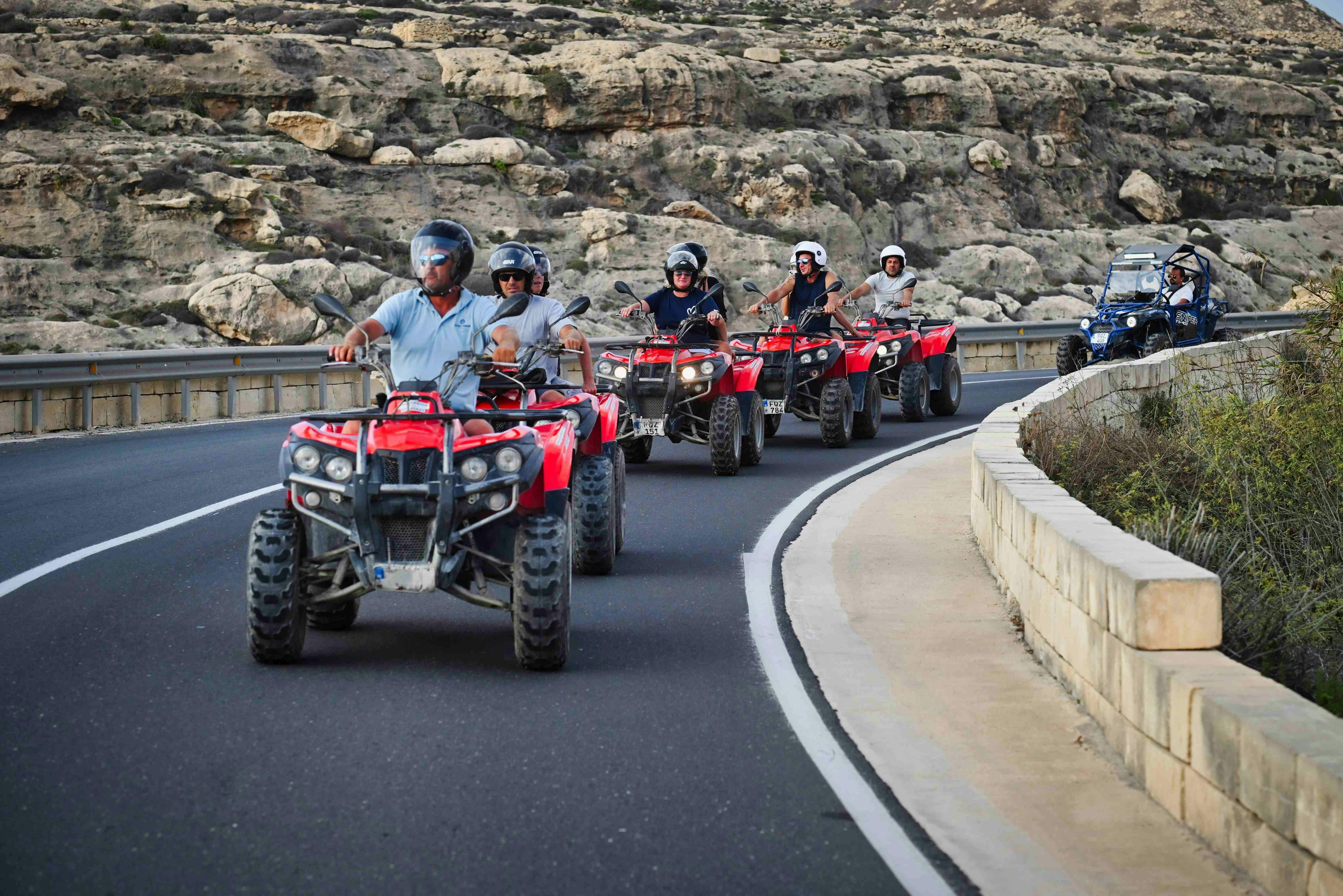Gozo: Passeio guiado de UTV ao pôr do sol a partir de Malta + visita a Comino + passeio de barco - Photo 3