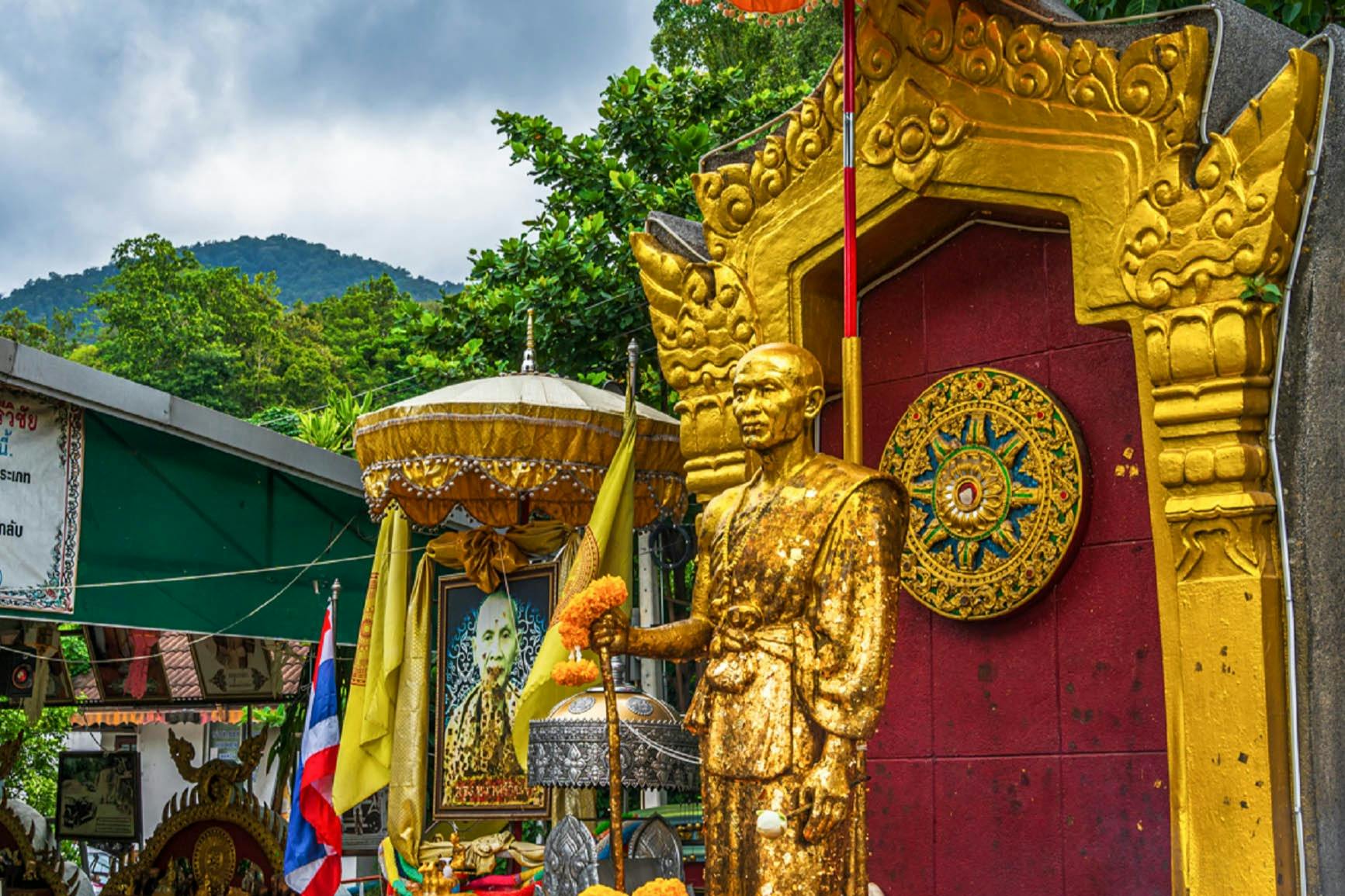 Kruba Srivichai Monument