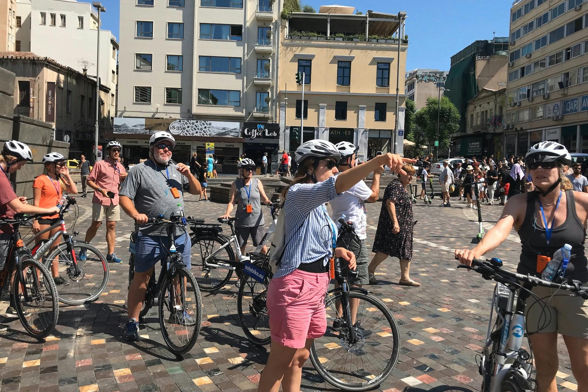 在蒙纳斯提拉奇广场停留的乘客