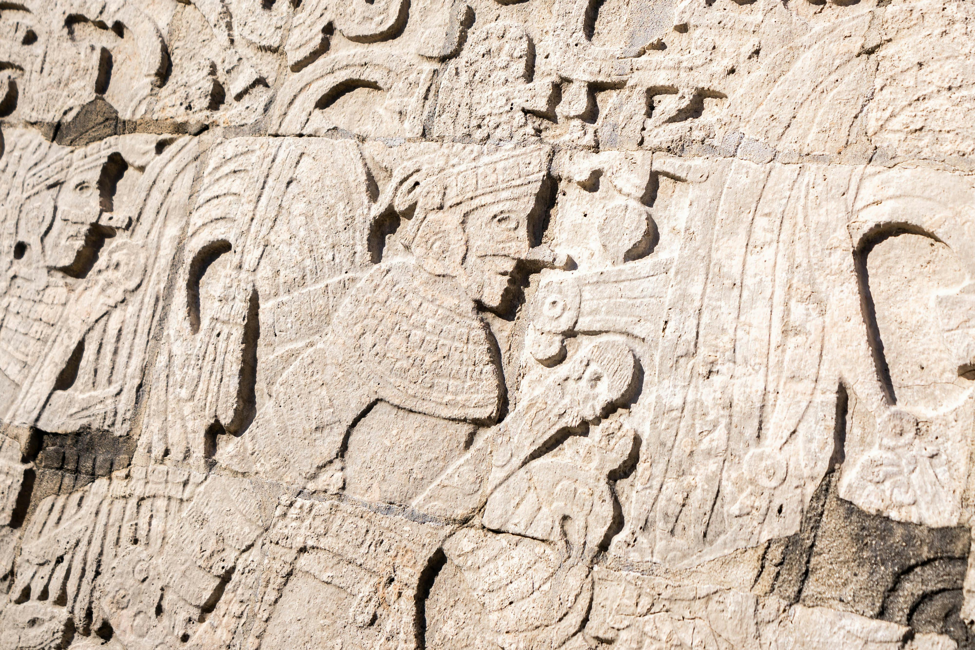 Mayské reliéfy z Chichén Itzá