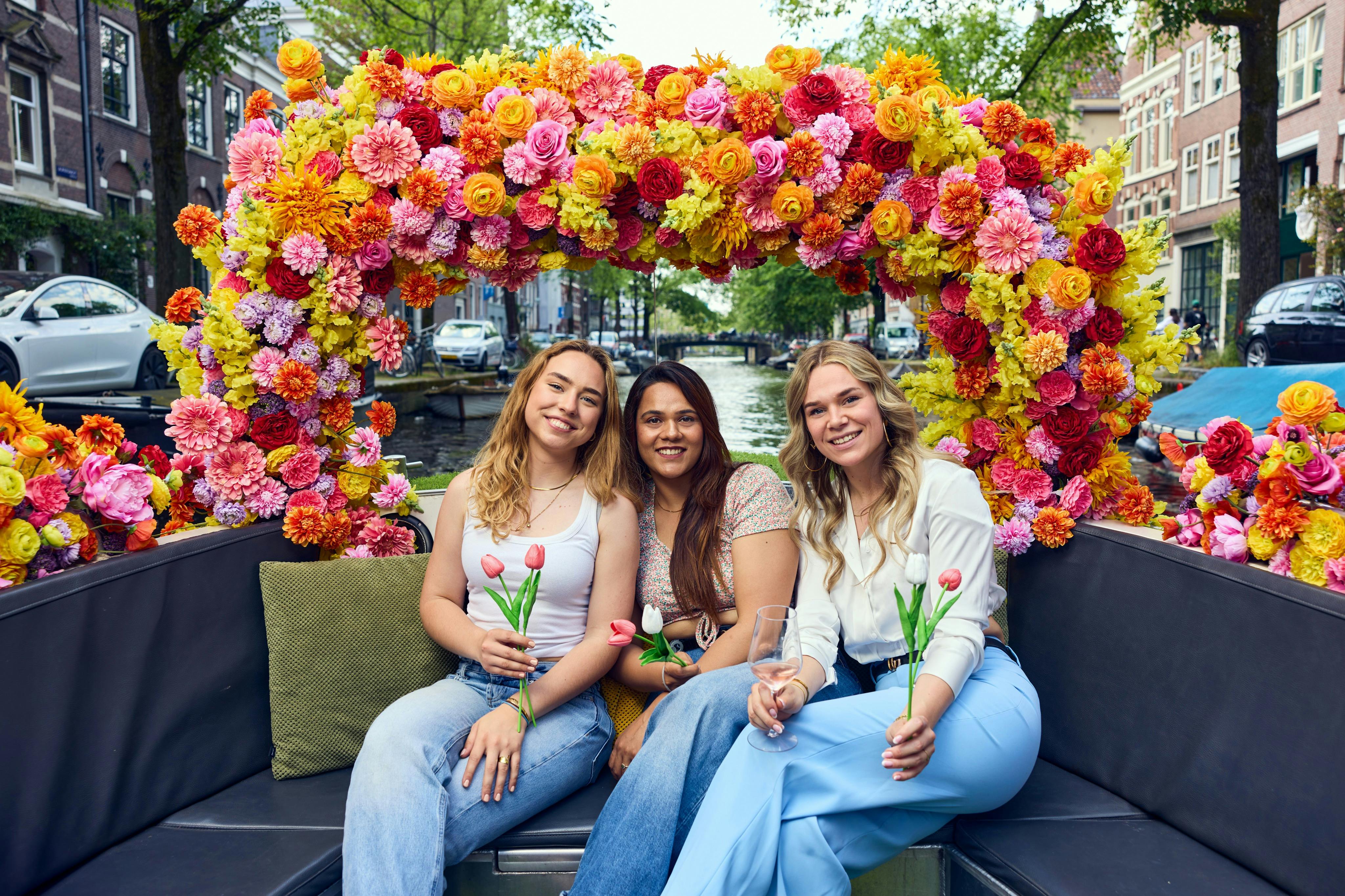 플라워 보트 타고 즐기는 운하 크루즈