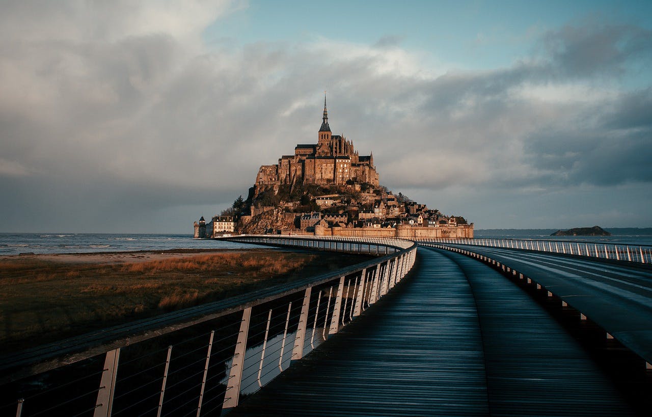 Mont Saint-Michel: Entry Ticket and Guided Day Tour from Paris