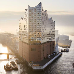 Premium Elphi Plaza Guided Tour with Franzbrötchen and coffee