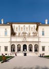 Vordere Fassade des Gebäudes der Galleria Borghese