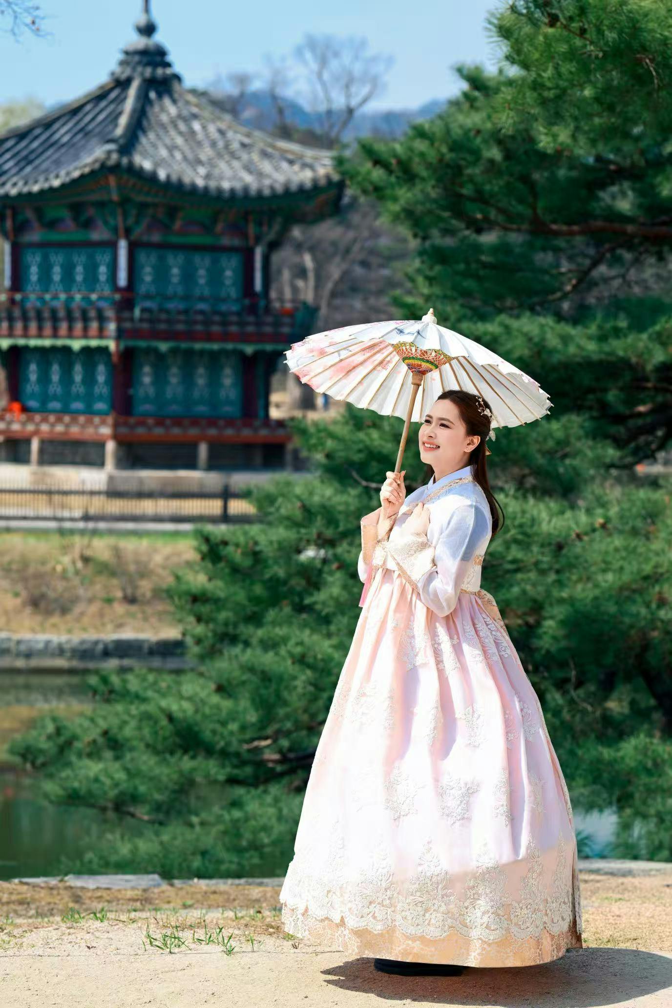 Gyeongbokgung Palace, Bukchon Hanok Village & Changdeokgung Palace: Premium Hanbok Set + Korean Hairstyle - Photo 15