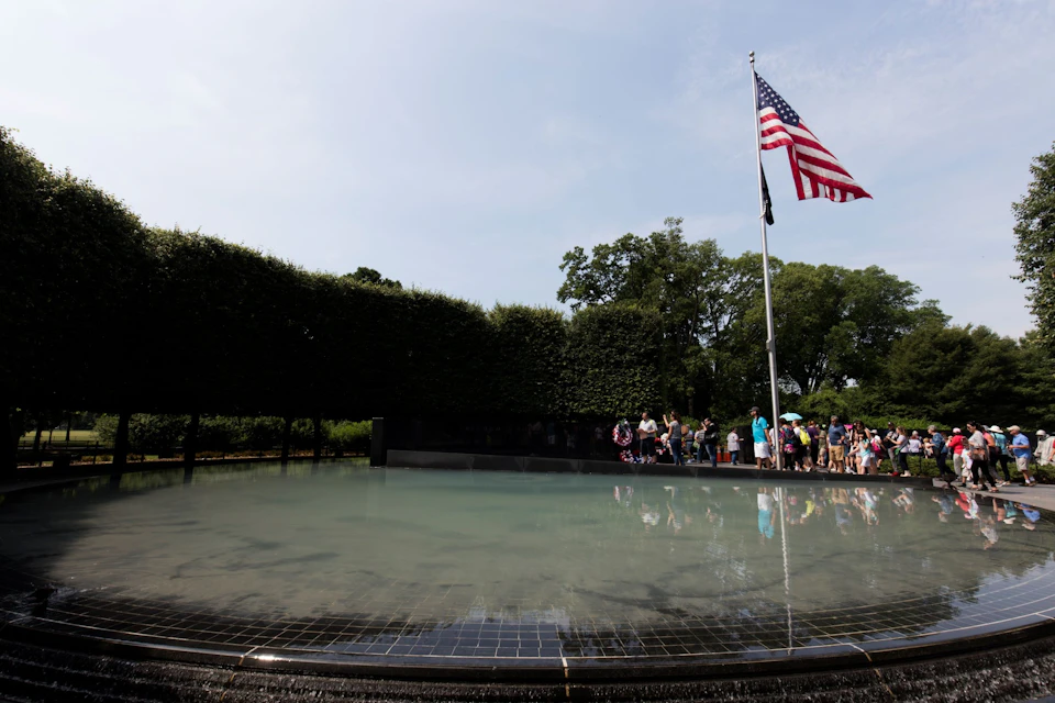 Reflecting pool