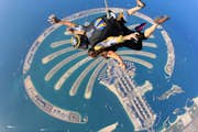 Skydive Dubaj - tandem nad Palmem