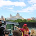 Una vista del Palazzo Reale di Madrid dal ponte superiore di un Big Bus