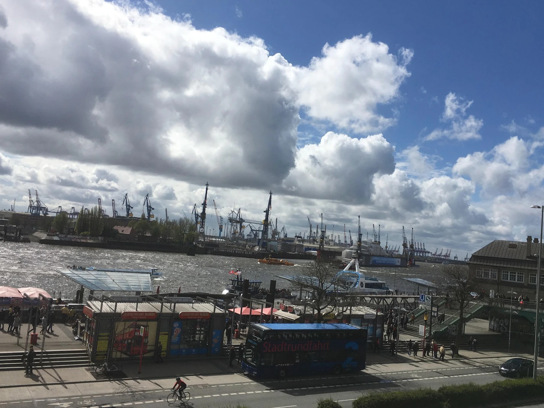 Hamburg: Private geführte Stadtrundfahrt