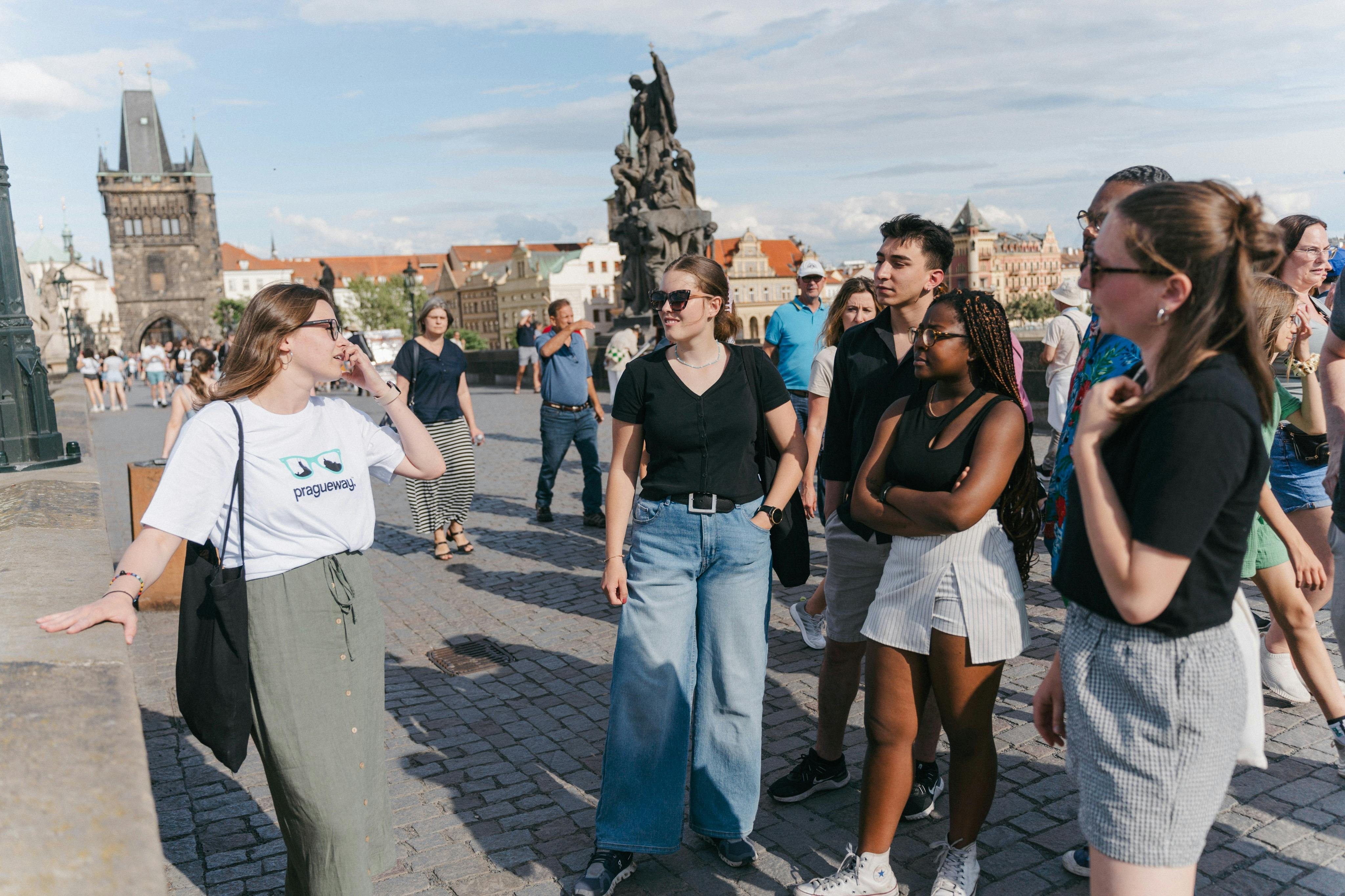 Ο προμηθευτής διασχίζει μαζί τη Γέφυρα του Καρόλου