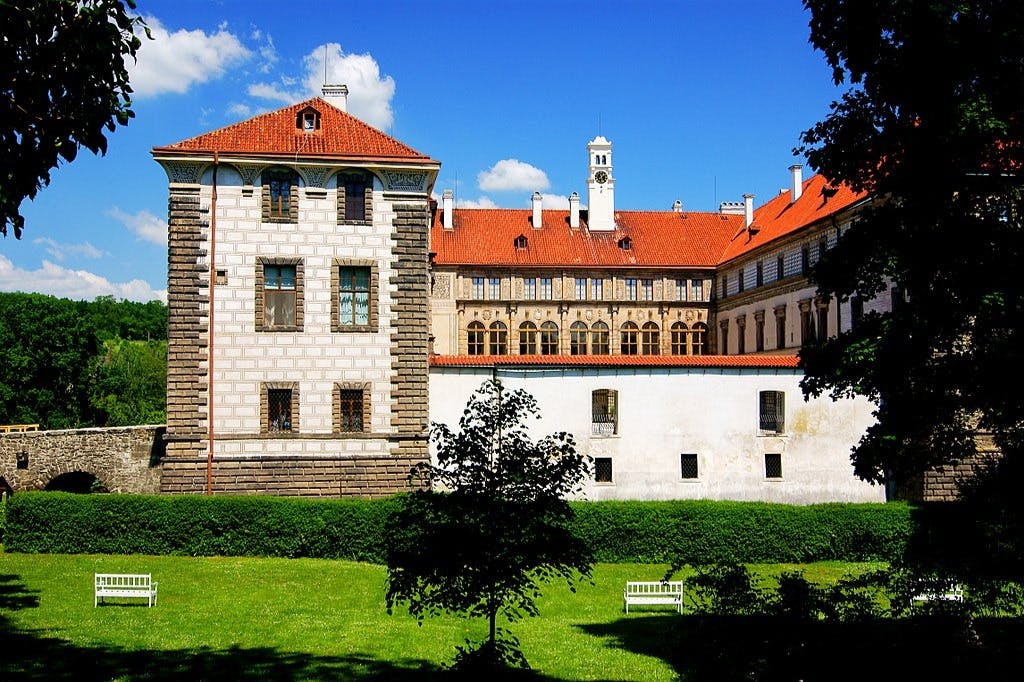 Nelahozeves Castle