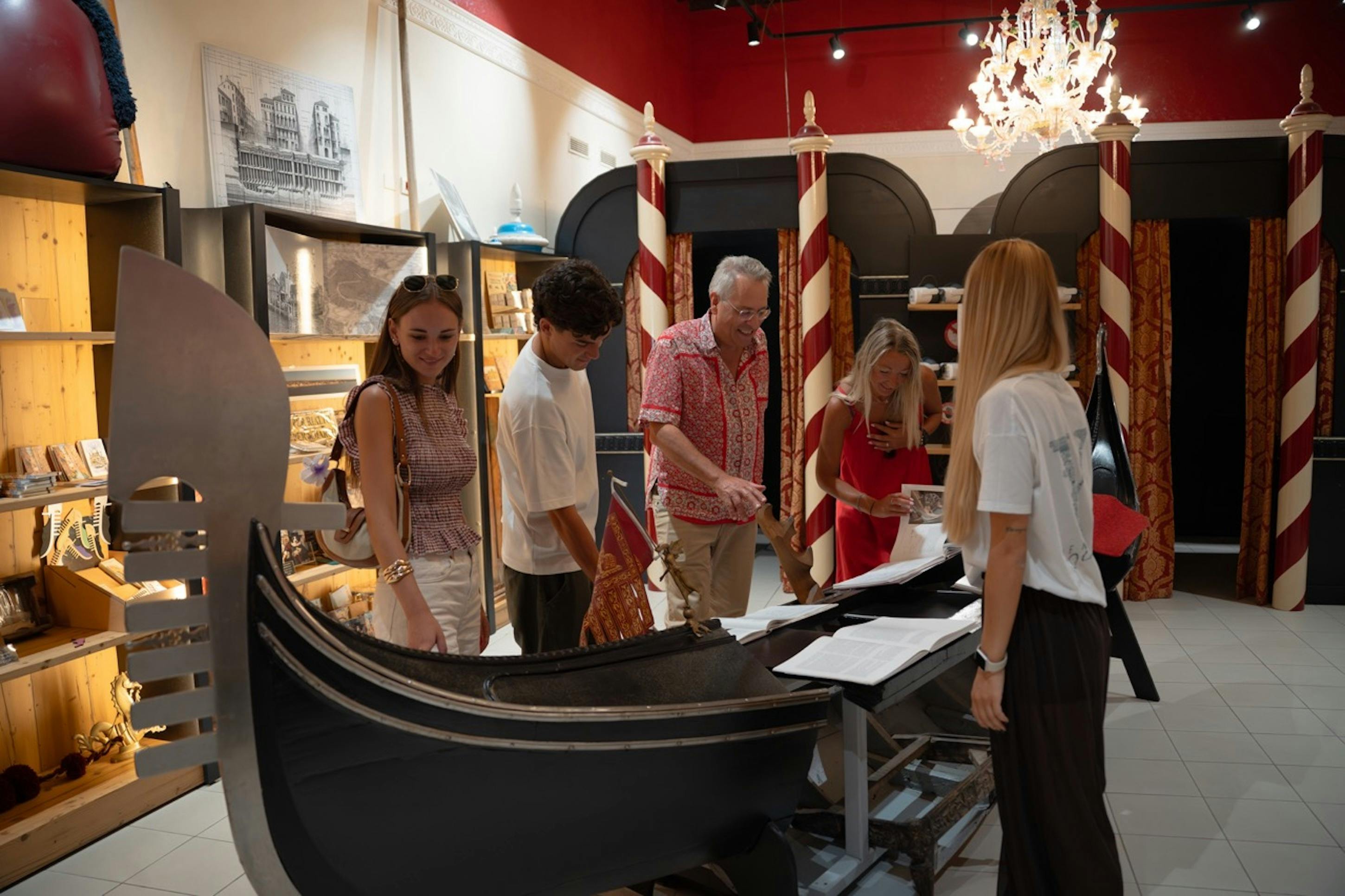 Gondola Gallery: Guided Tour + VR Experience