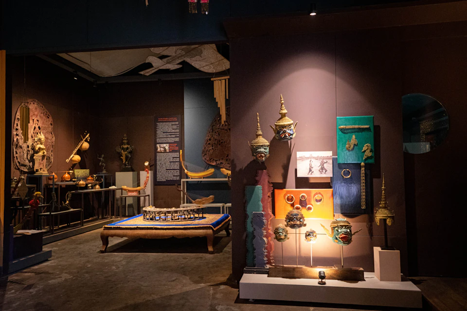 Theam's Gallery is an art space that features a professionally curated showroom displaying all artworks created onsite.