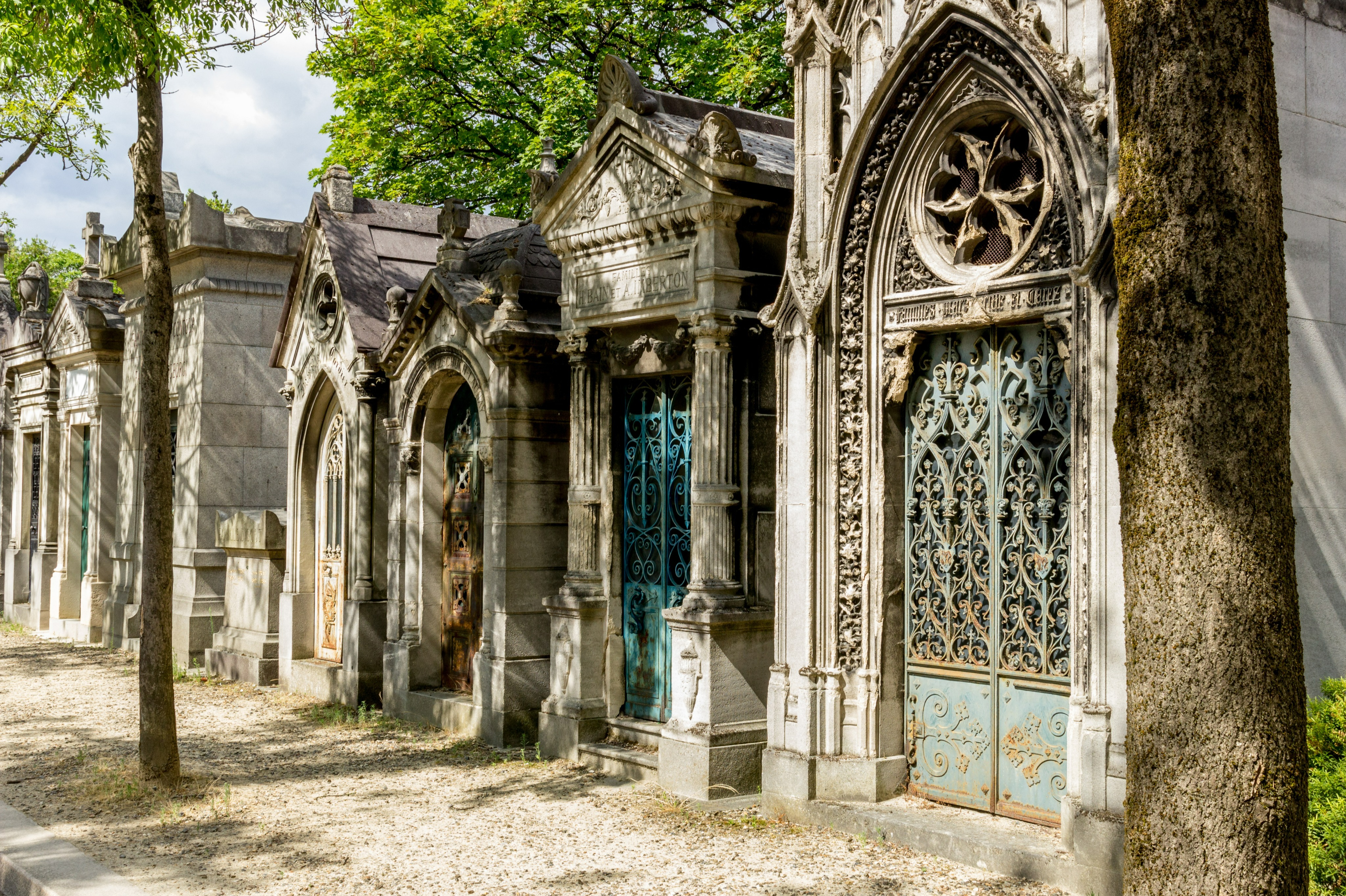 Tour of the famous Père Lachaise cemetery (by TouringBee) - Paris - 