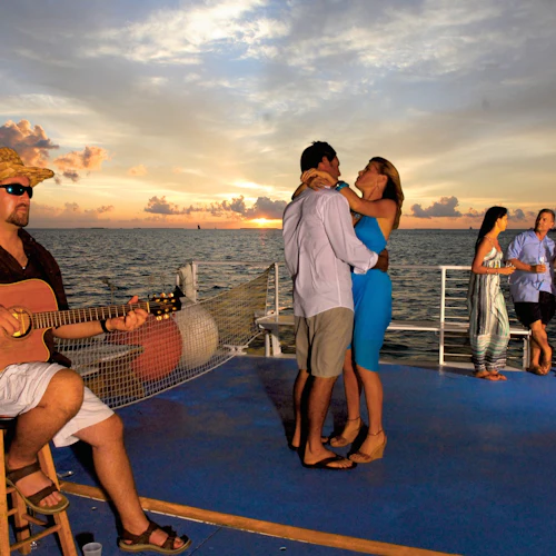 Sunset Sail + Música ao vivo com Fury Water Adventures - Photo 4