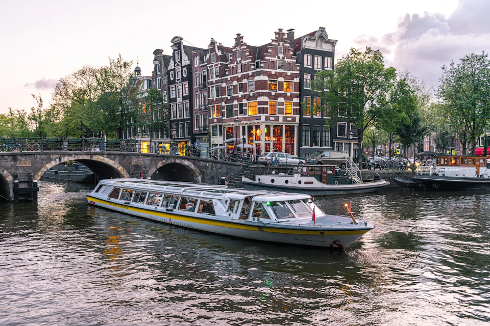 Boat canal house
