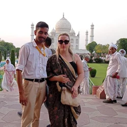 Agra: Guided Tour + Roundtrip Transfer