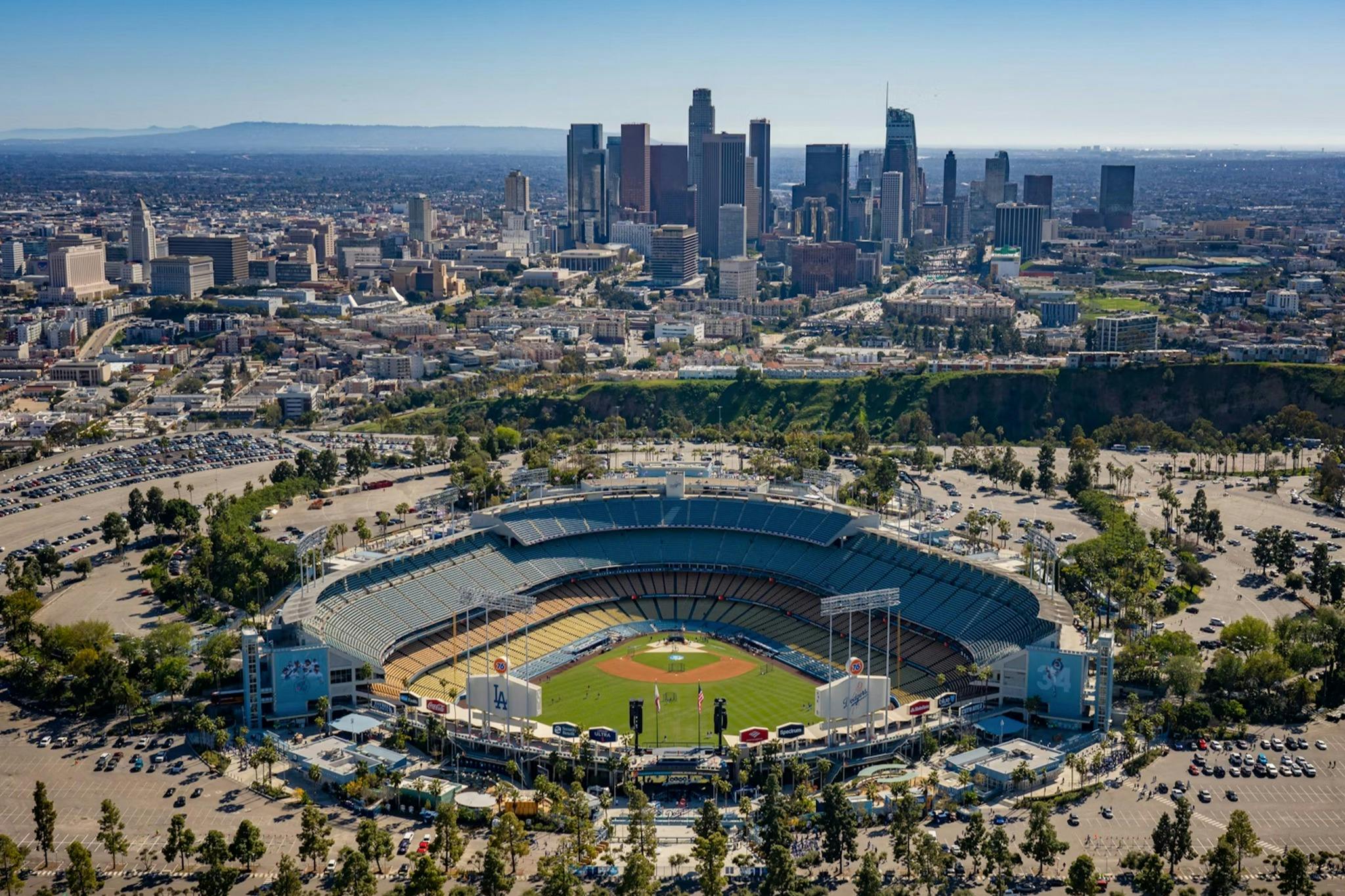Dodger Stadium: LA Dodgers Baseball Game - Photo 4